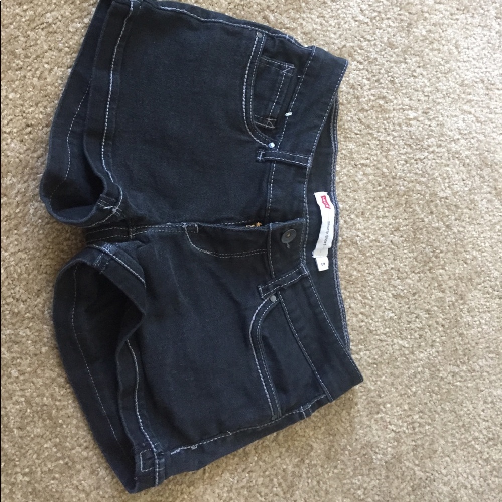 black levi shorts