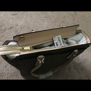 Mk mocha large  conv tote trade only