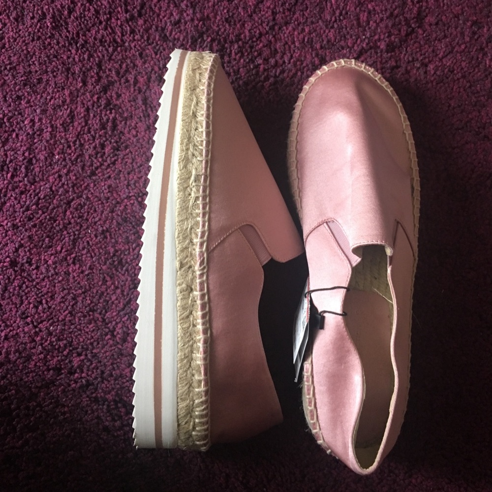 Shoes - Picture 2 of 4