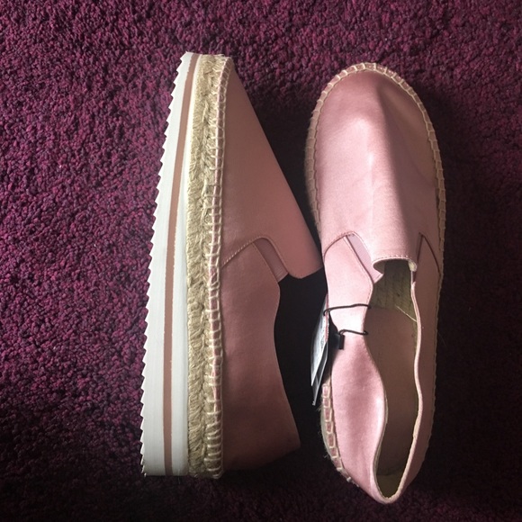 Shoes - Picture 2 of 4