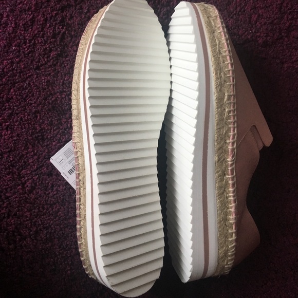 Shoes - Picture 3 of 4