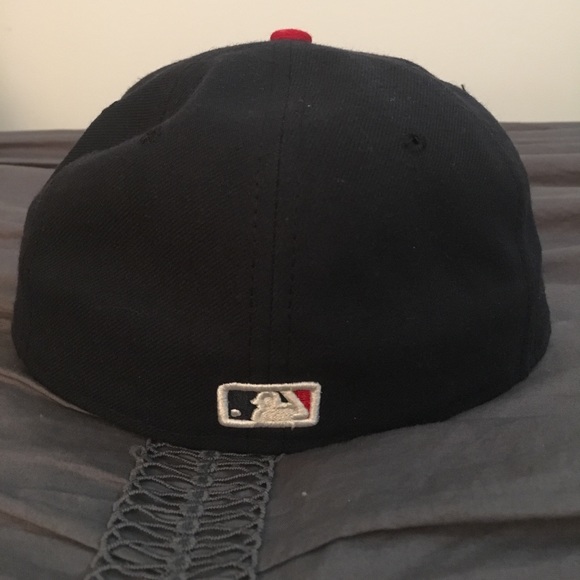 New Era fitted baseball cap. - Picture 2 of 4