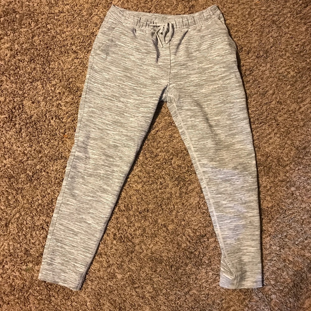 Lululemon jet crops