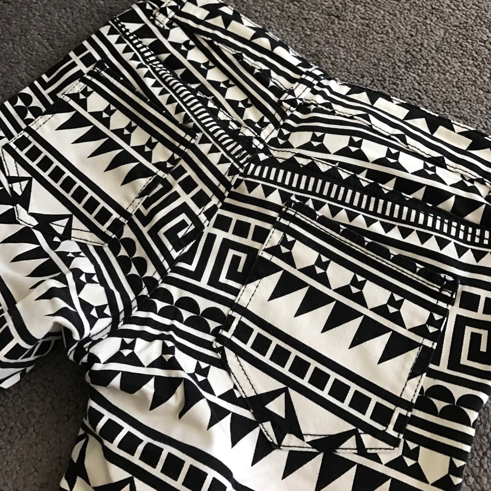 Geometric Pattern Skinny Pants - Picture 3 of 3