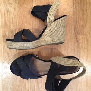 Black/beige wedges