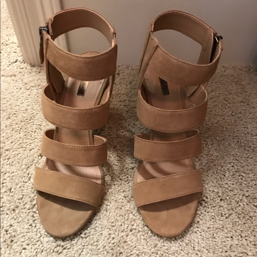 Elie Tahari suede heels NWOT