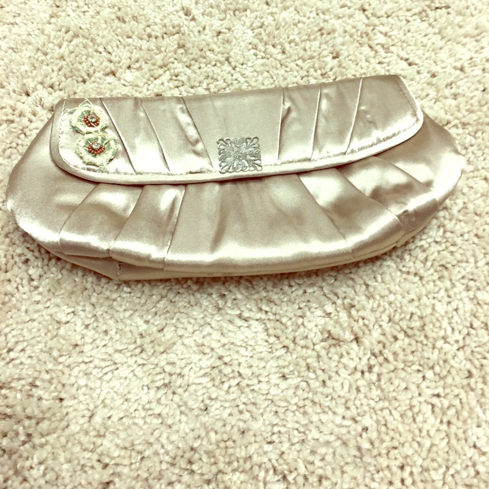 Silk clutch
