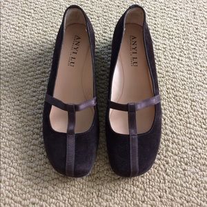 Anyi Lu dark brown suede low wedges