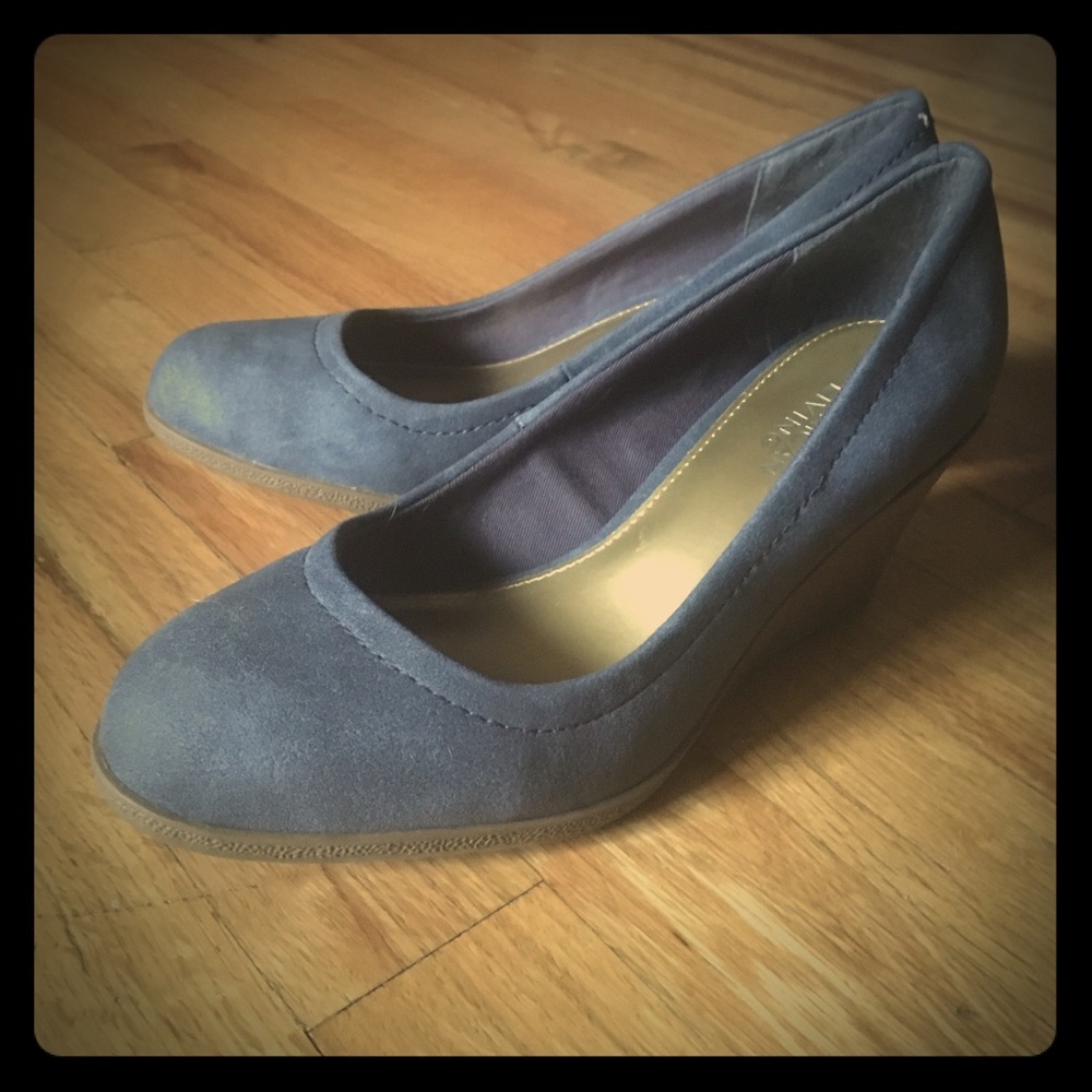Brand new American Living blue suede pumps