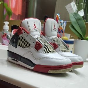 Nike Air Jordan Retro 4 fire red