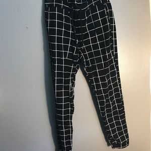 Black and white skinny jogger type pants