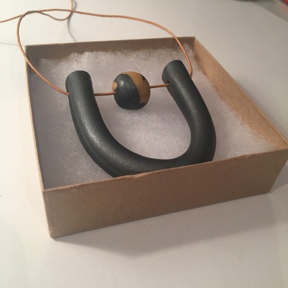 The Abbott Necklace in Black/Gold - Picture 1 of 3