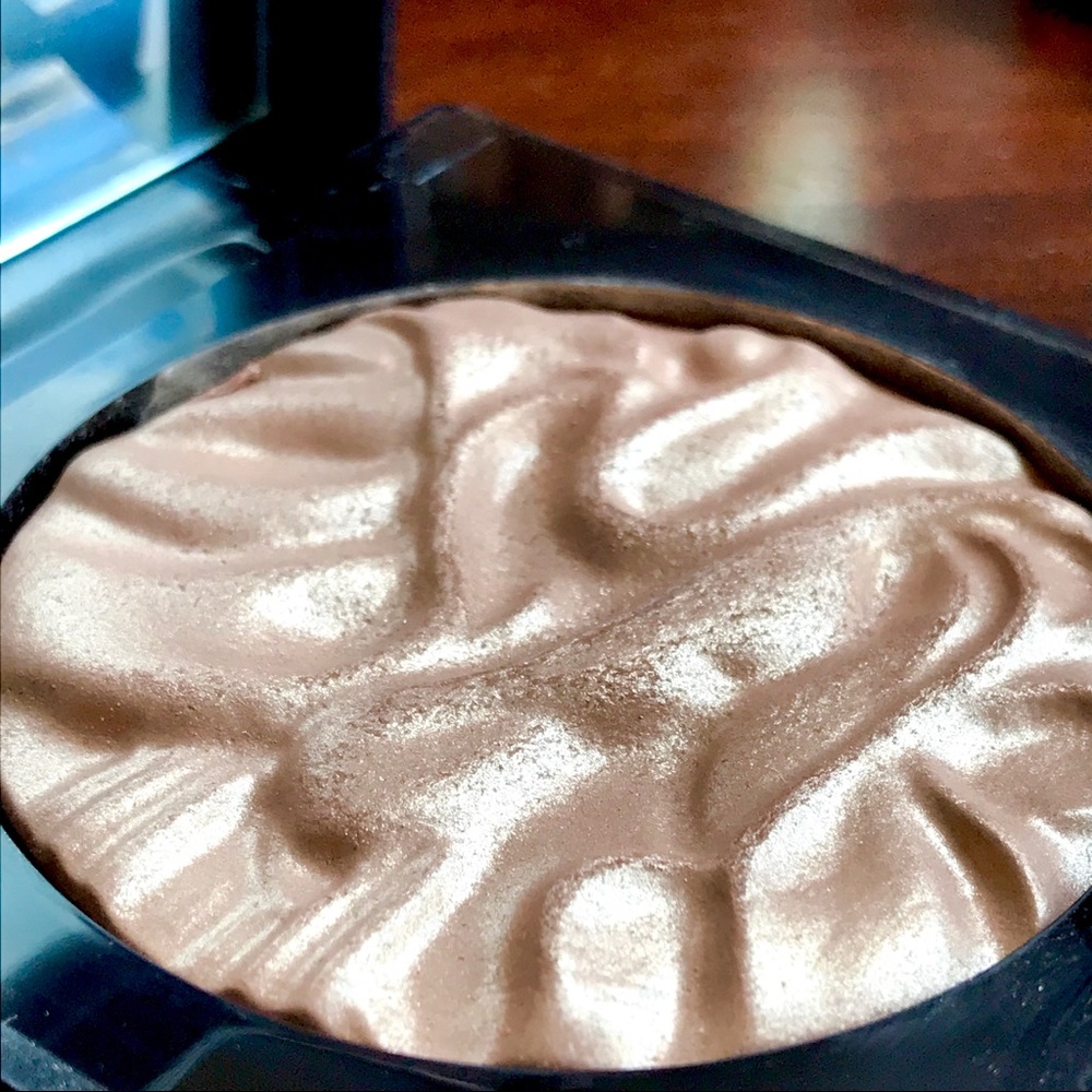 Laura Mercier face illumination powder Highlighter - Picture 4 of 5