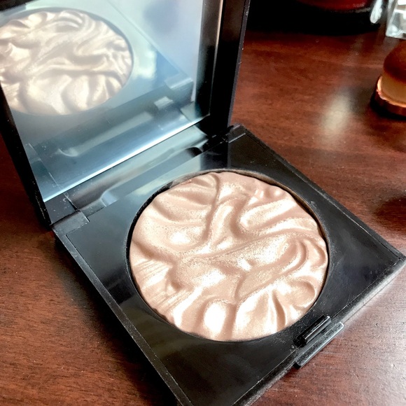 Laura Mercier face illumination powder Highlighter - Picture 2 of 5