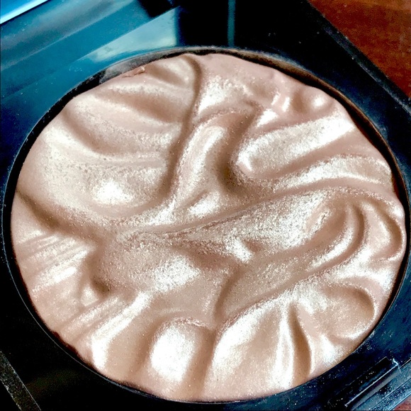Laura Mercier face illumination powder Highlighter - Picture 3 of 5