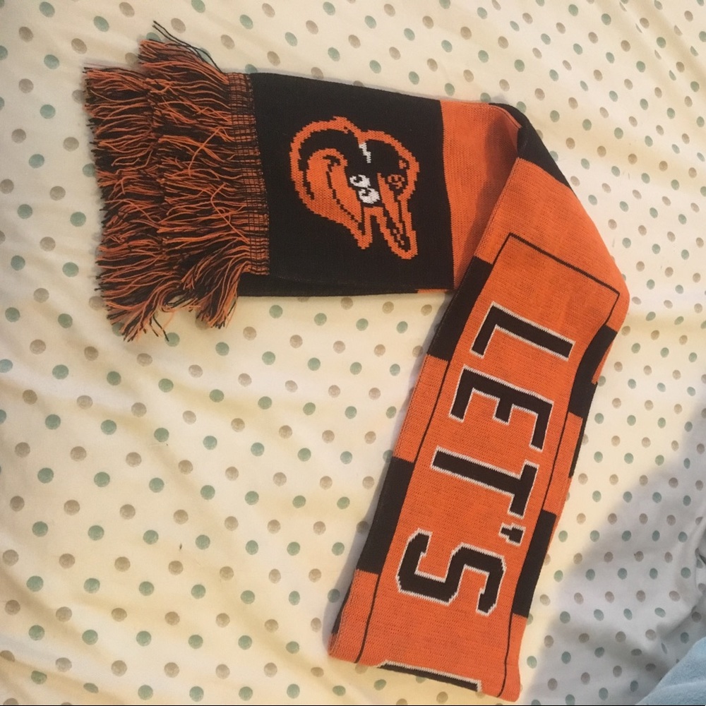 Baltimore Oriole's scarf