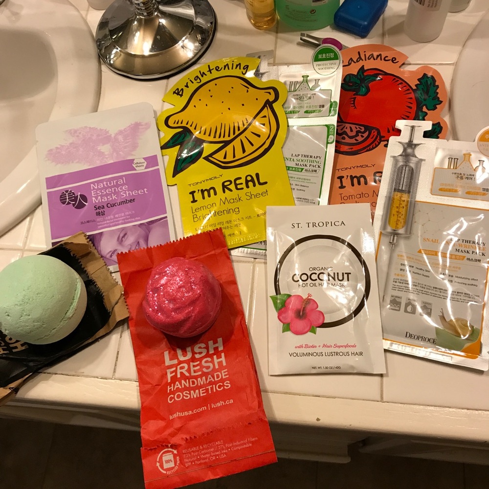 Free Lush, hair/skin mask product w/ any purchase
