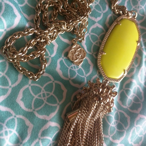 Kendra Scott Neon yellow Rayne necklace - Picture 2 of 3
