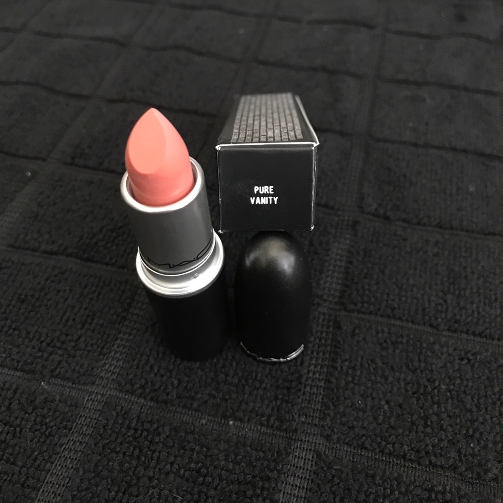 BNIB MAC Lustre Lipstick in "Pure Vanity"