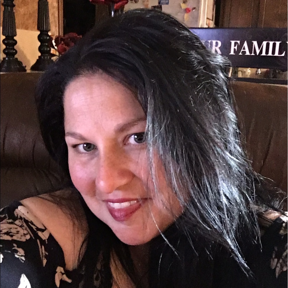 Meet your Posher, Niki