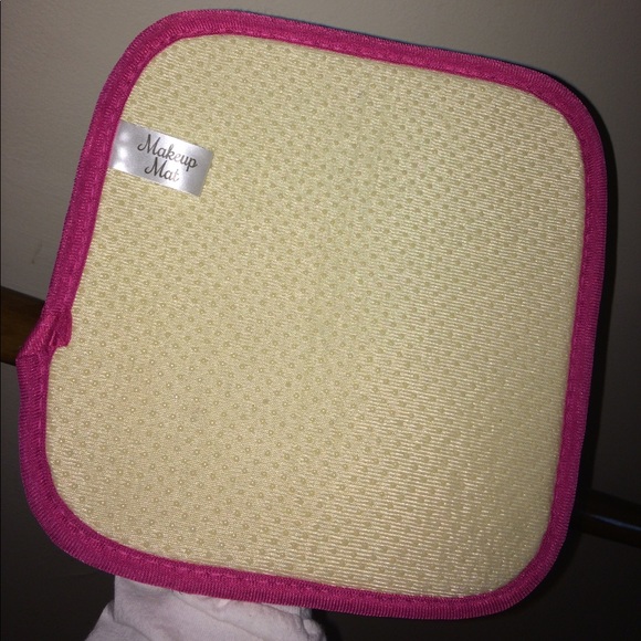 Makeup mat - Picture 2 of 2