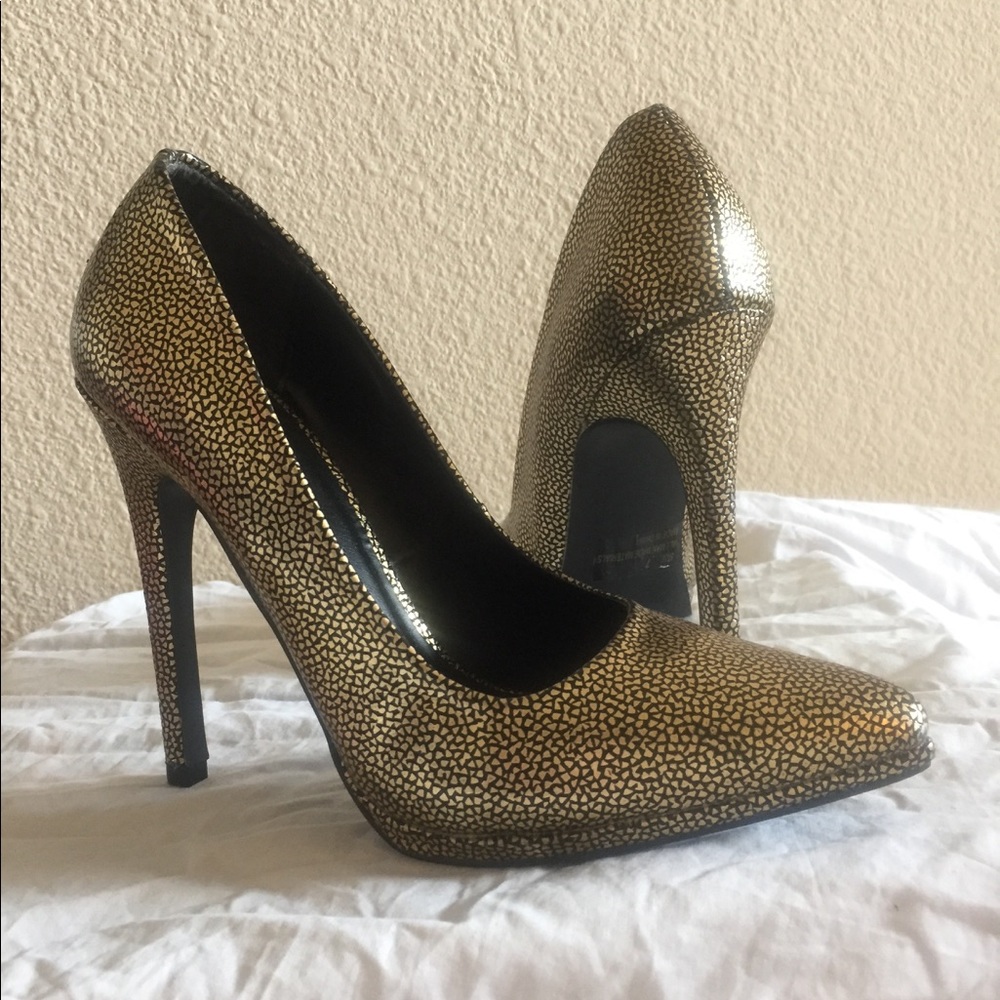 Black & Gold Pumps