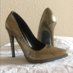 Black & Gold Pumps