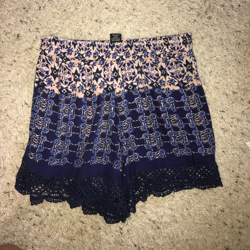 Pattern Shorts - Picture 4 of 4