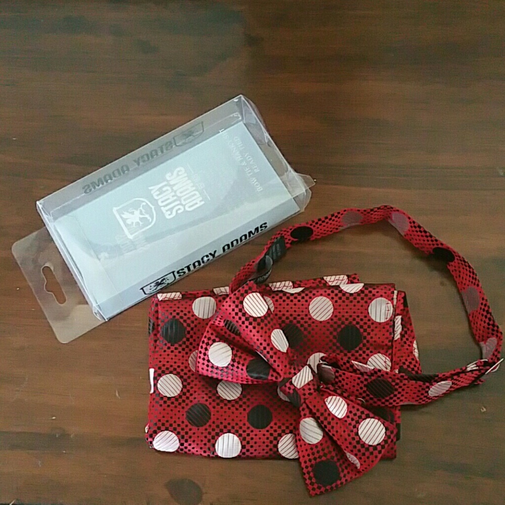 Stacy Adams bow tie and hanky set