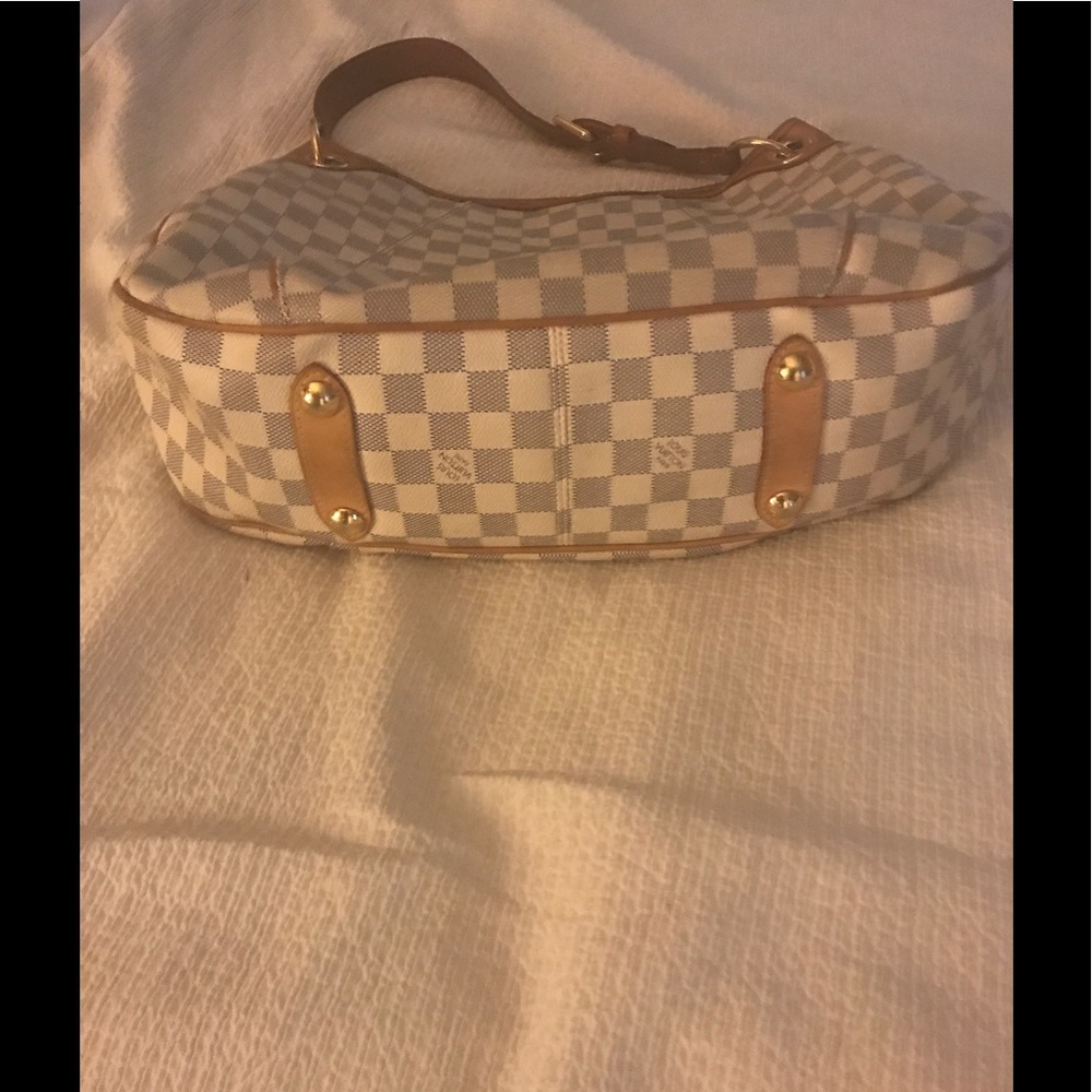 Louis Vuitton Galleria - Picture 3 of 7