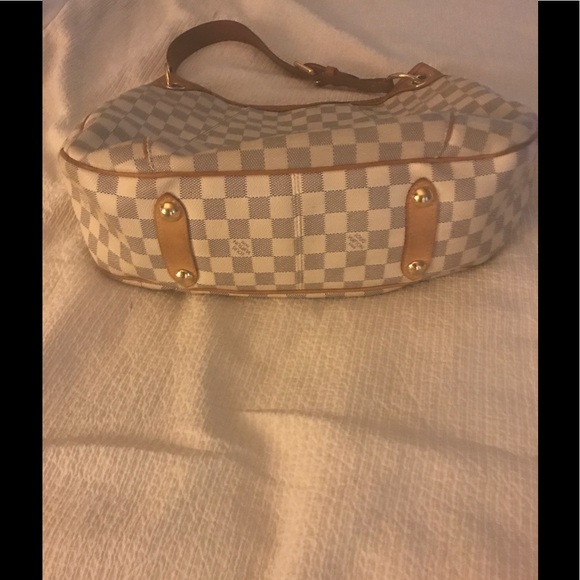 Louis Vuitton Galleria - Picture 3 of 7