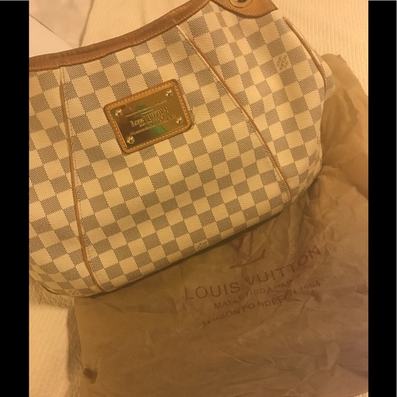 Louis Vuitton Galleria - Picture 4 of 7