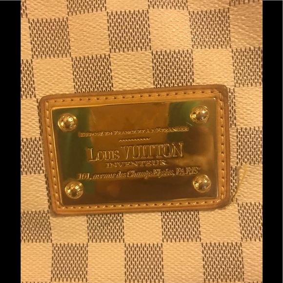 Louis Vuitton Galleria - Picture 5 of 7