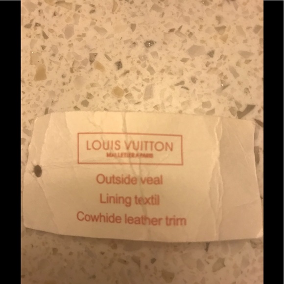 Louis Vuitton Galleria - Picture 6 of 7