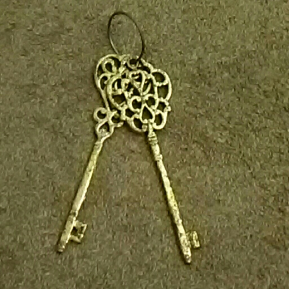 Large novelty keys set