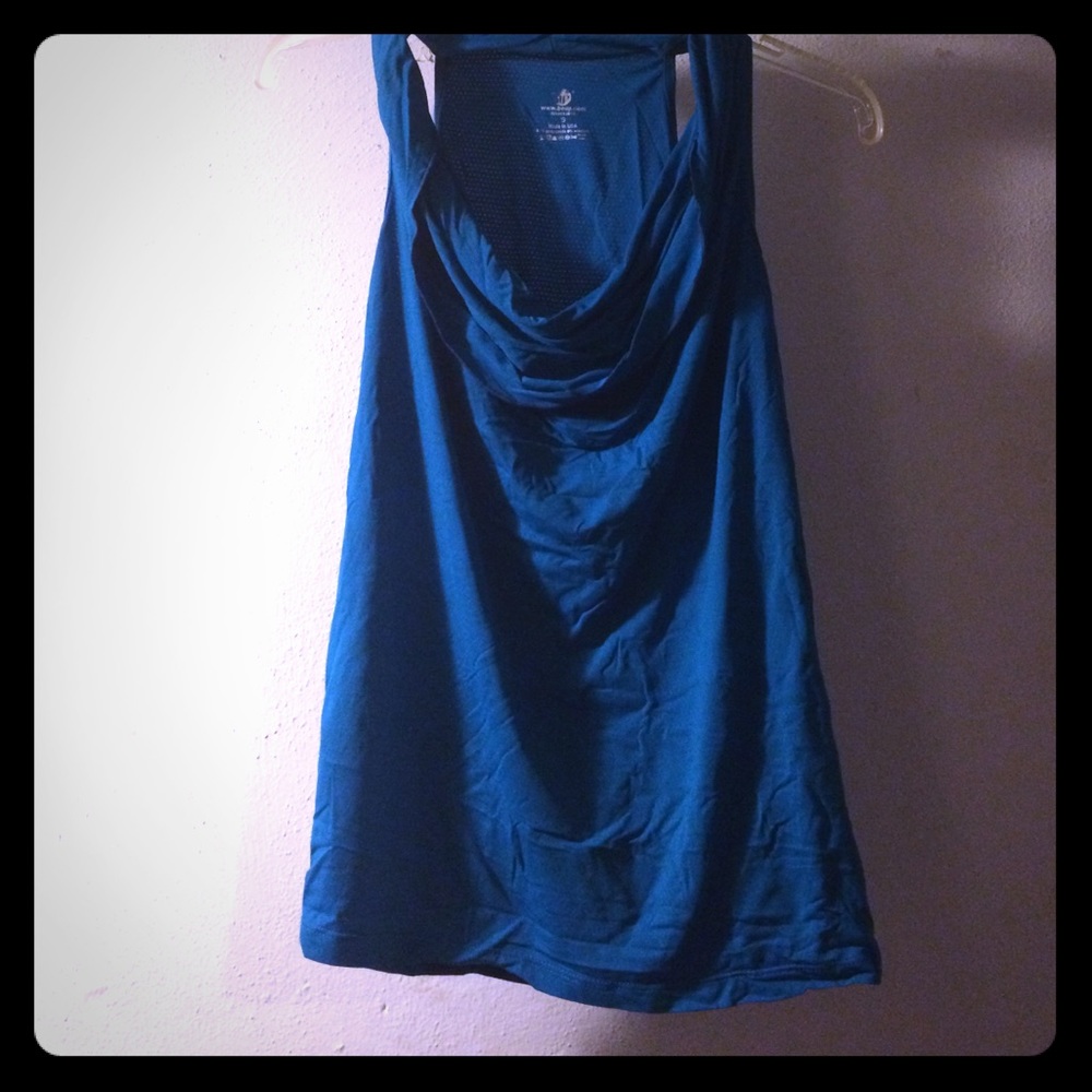Sleeveless shirt. Lightweight breathable fabric.