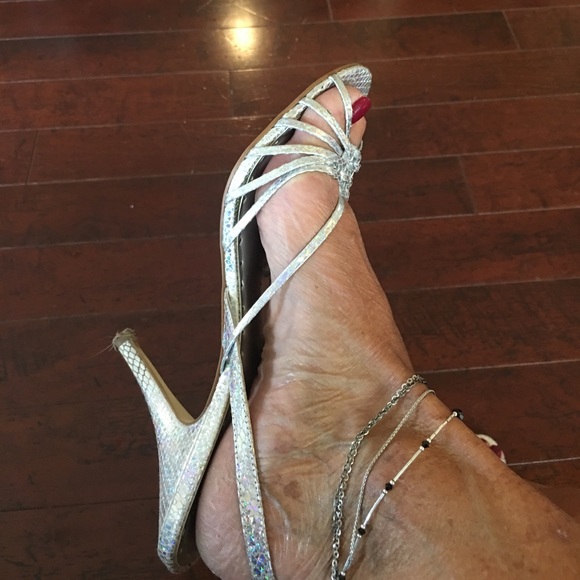 Pumps - Picture 2 of 7