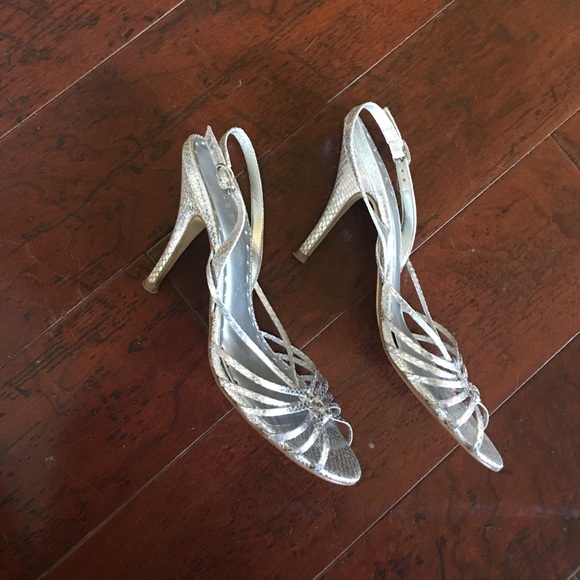 Pumps - Picture 4 of 7