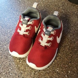 Red Nike Roshe size 9c