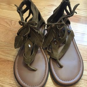 Brand new Minnetonka gladiator sandals