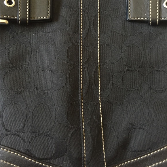 Black Coach Handbag with C pattern and leather - Picture 2 of 4