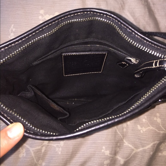 Black Coach Handbag with C pattern and leather - Picture 4 of 4