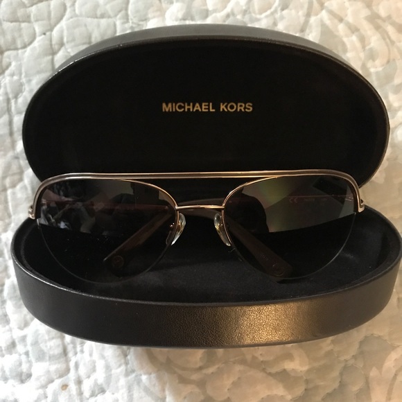 Michael Kors Sunglasses w/Case& Cleaning Cloth main image 4