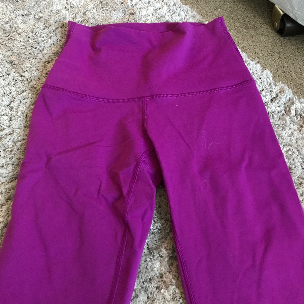 Lululemon leggings wander under