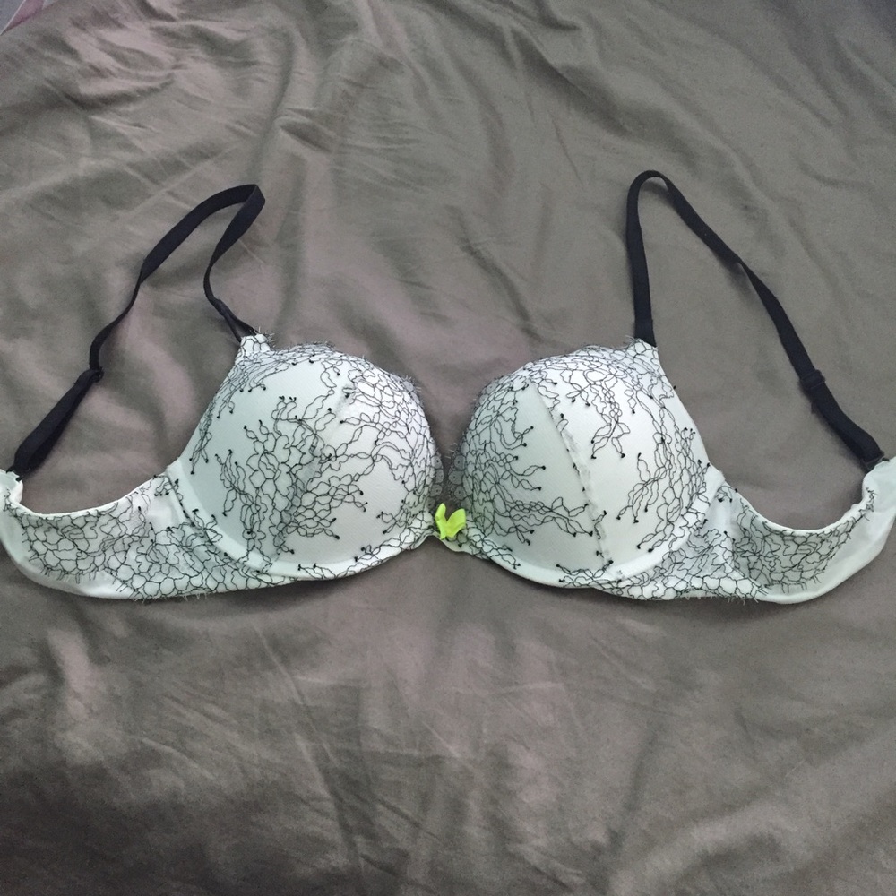 Victoria's Secret Bombshell Bra with Lace