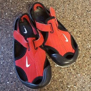 nike sunray protect red size 7c