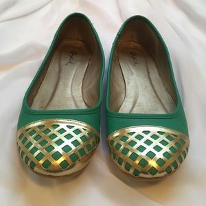 Comfy Green and Gold Flats size 7
