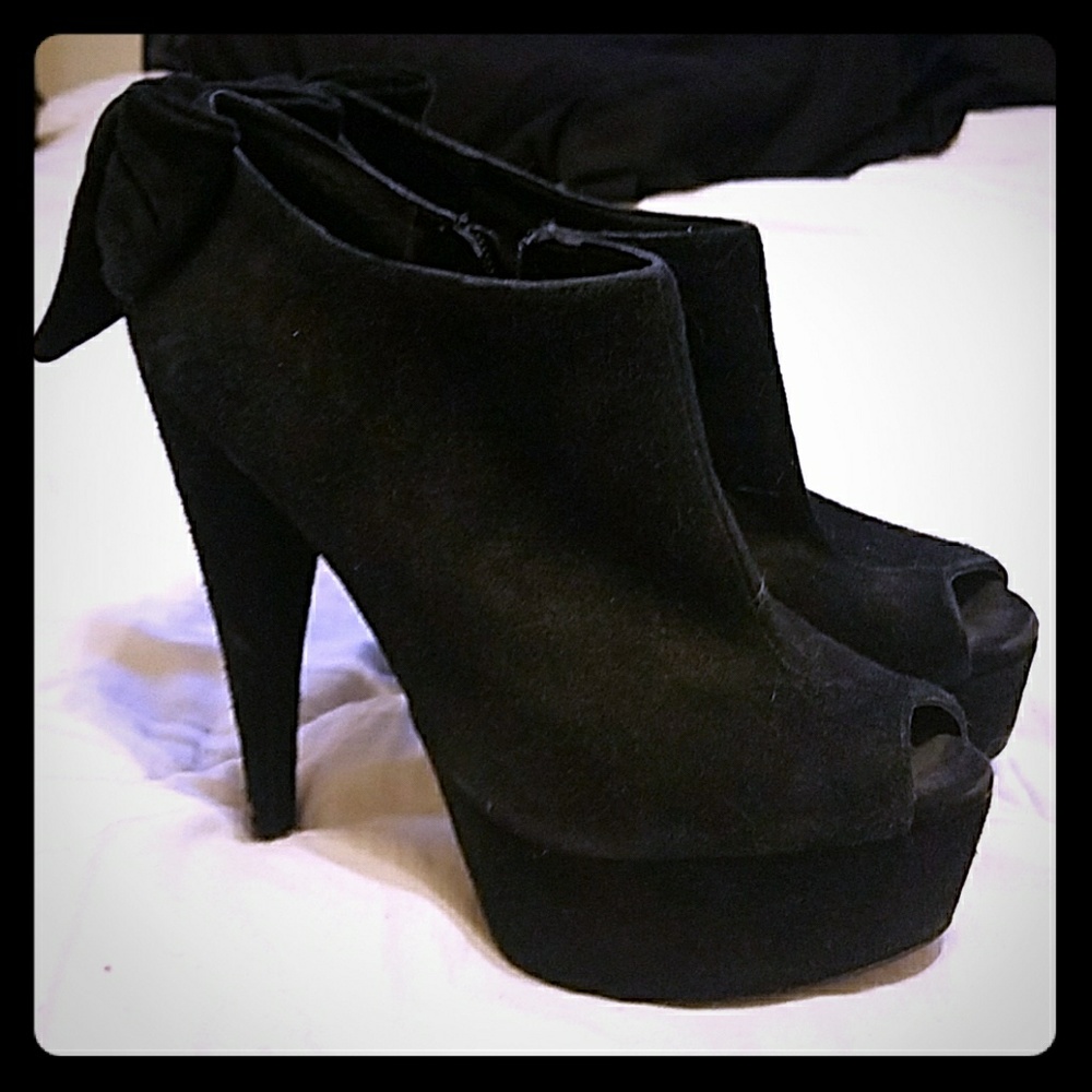 Black peep toe heels