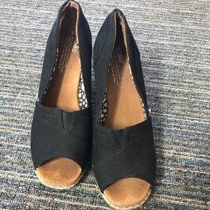 🎀LAST CHANCE! 🎀Black TOMS wedges
