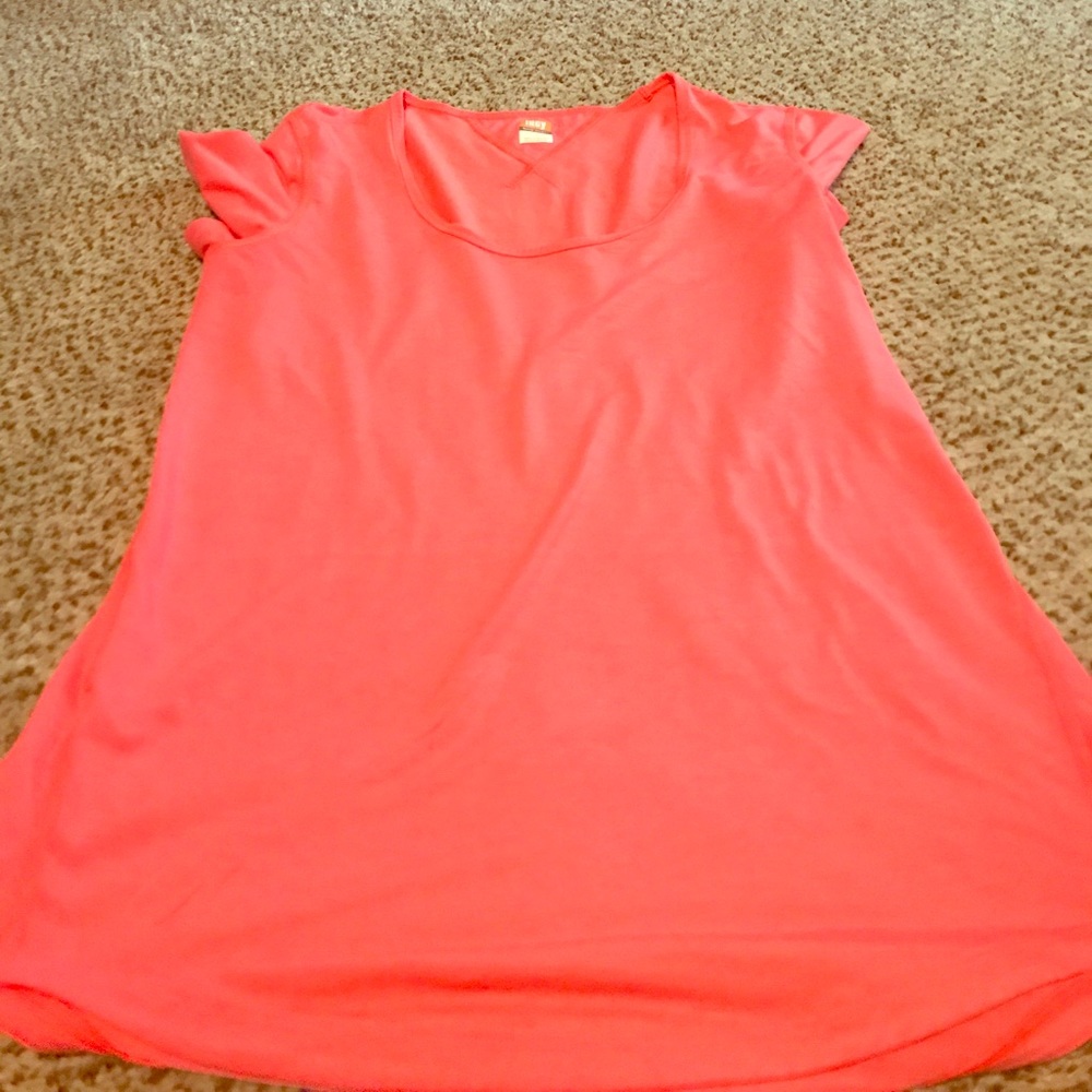 SOLD EUC Lucy Workout Tee